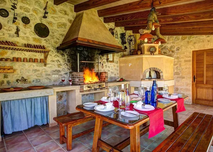 Villa Busqueroles By *